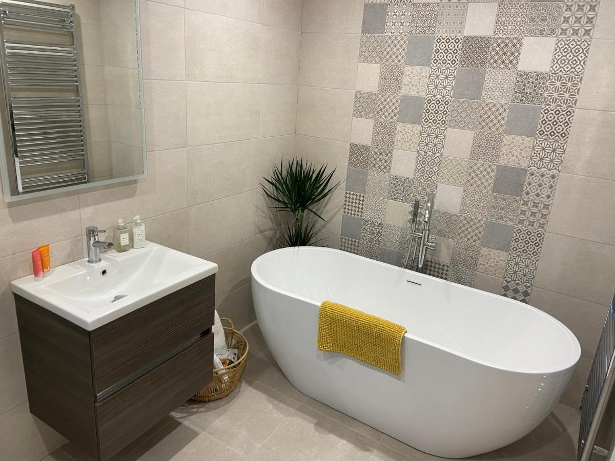 Beautiful Private Room And Bathroom Балликасл Экстерьер фото